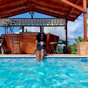 Meet your Posher, Monique